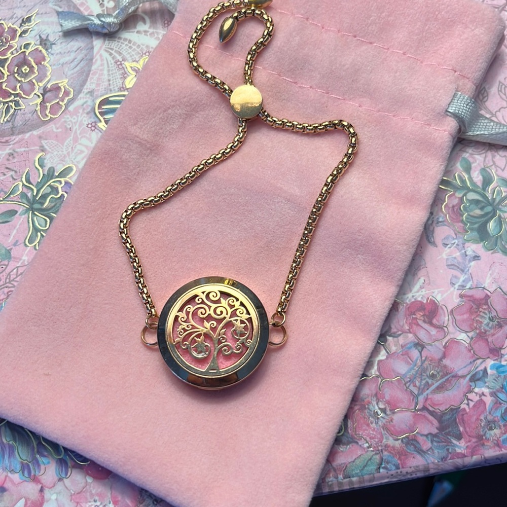 Aromatherapy adjustable bracelet.